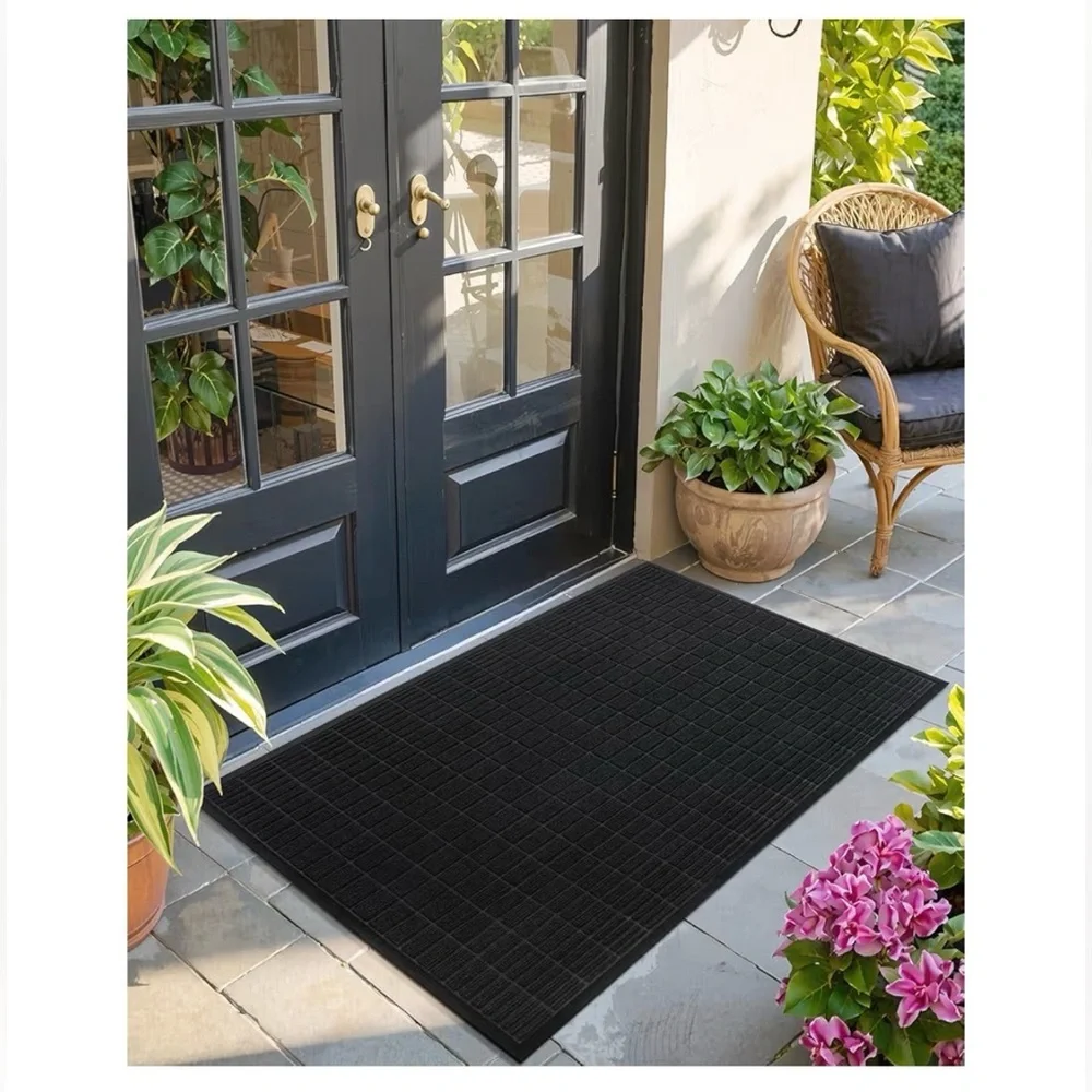 Black Outdoor Entrance Mat - Durable Home Accent